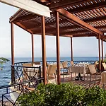 فندق Ramada Poseidon لوتراكي