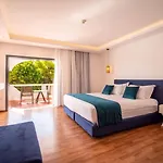 Ramada Poseidon 5* 루트라키
