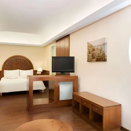 Отель Ramada Poseidon
