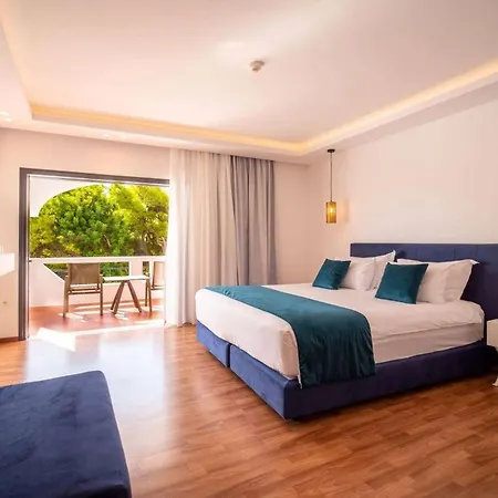 Ramada Poseidon Лоутраки