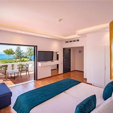 מלון Ramada Poseidon לוטראקי