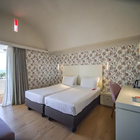 Ramada Poseidon Hotel 5*