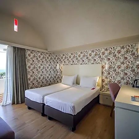Ramada Poseidon 5*