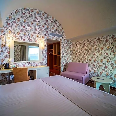 Ramada Poseidon Hotel 5*