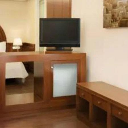 Ramada Poseidon Отель