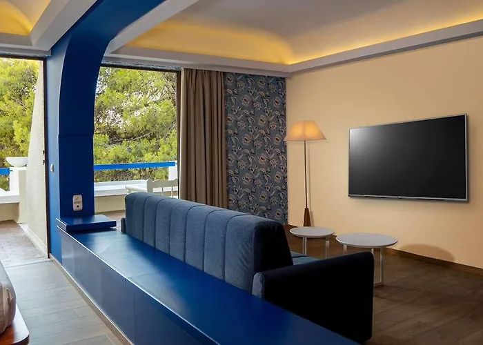 Отель Ramada Poseidon 5*