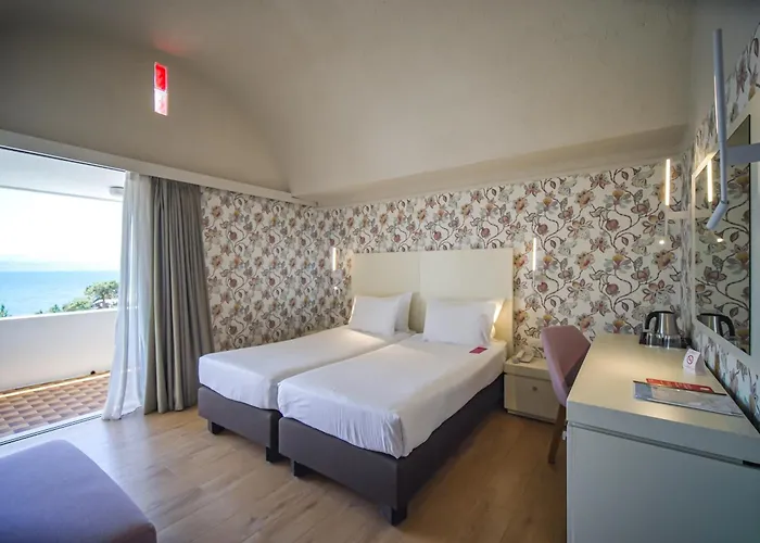 Ramada Poseidon Otel 5*