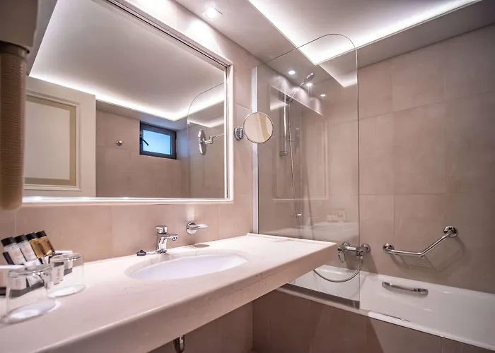 Ramada Poseidon Ξενοδοχείο 5*