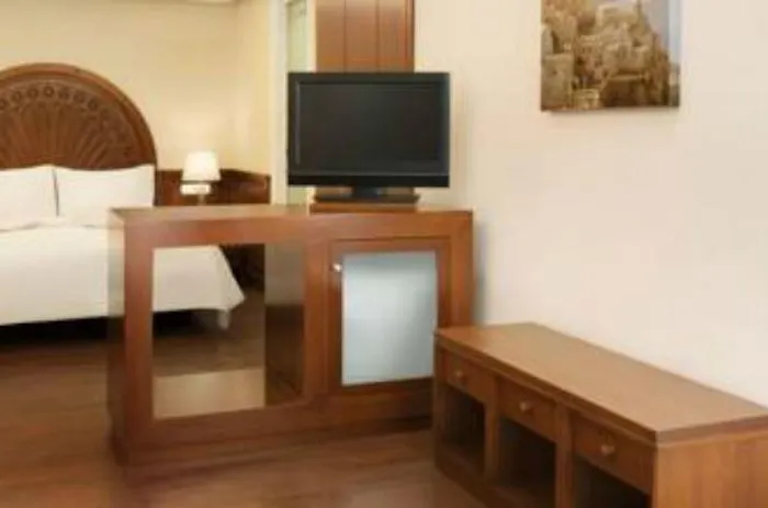 Ramada Poseidon Отель